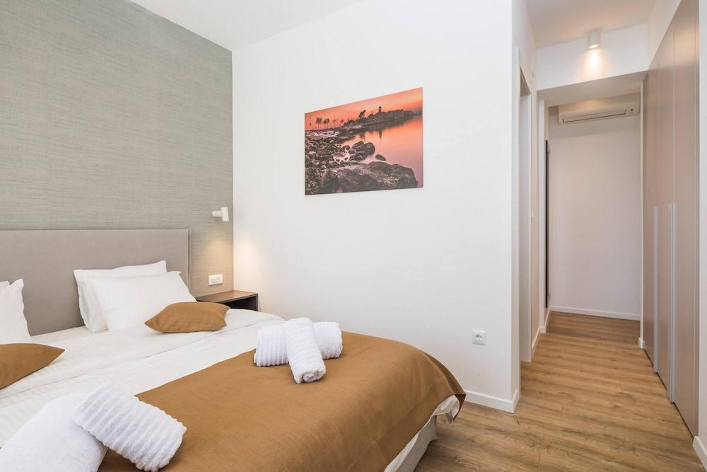 Luxury Villa Juliet with Heated Pool