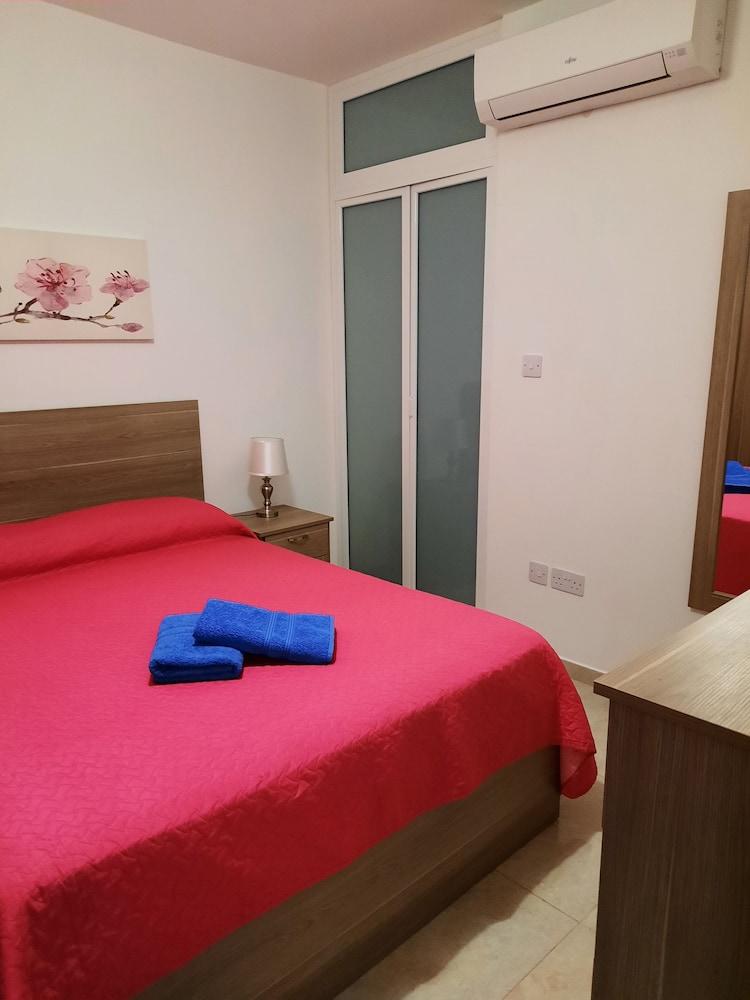 Porto Paolo side sea view ( Condominium )