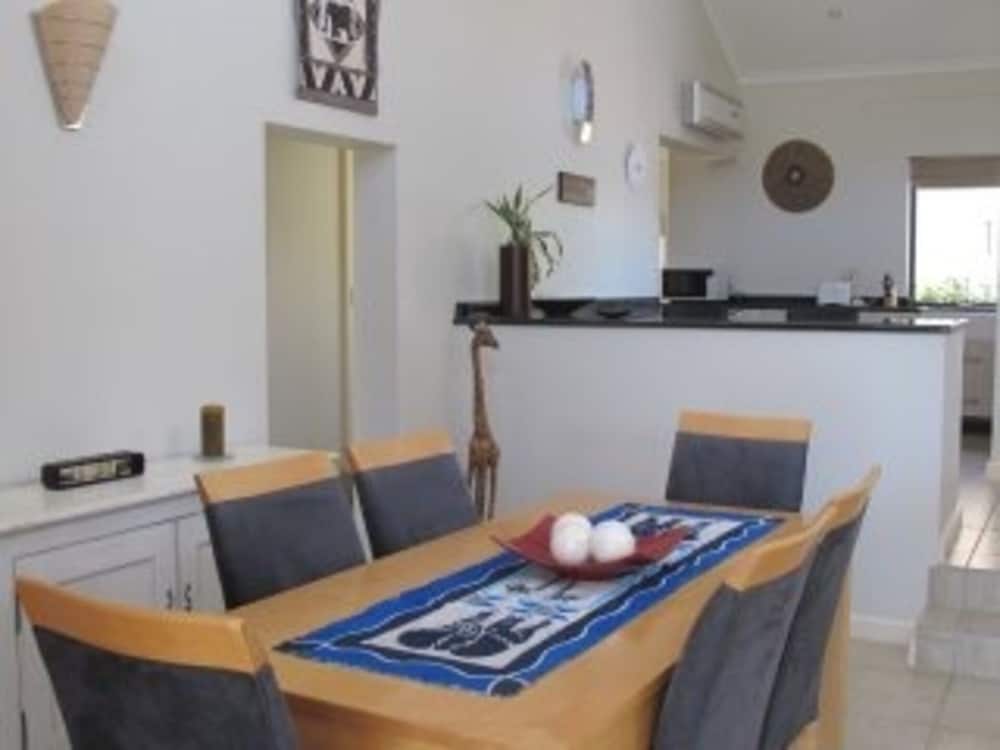 Stunning Cape Peninsula Holiday Villa With Pool