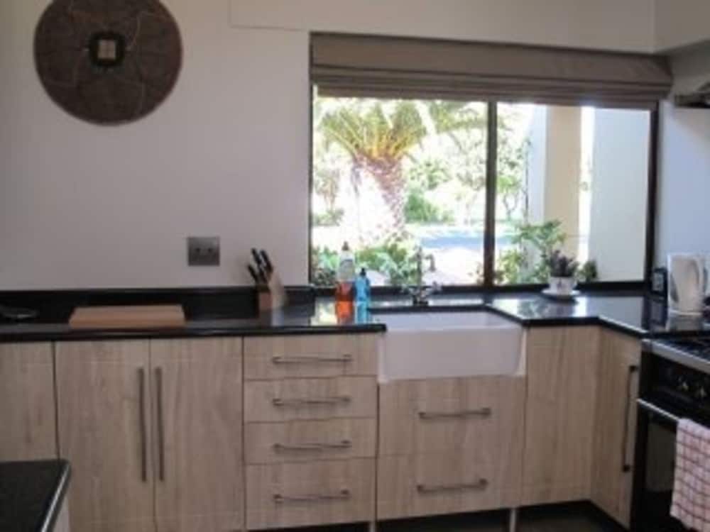 Stunning Cape Peninsula Holiday Villa With Pool