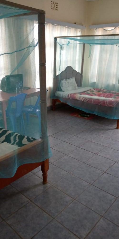 Chariot County Hotel