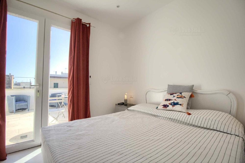 Deluxe Tangerine Court