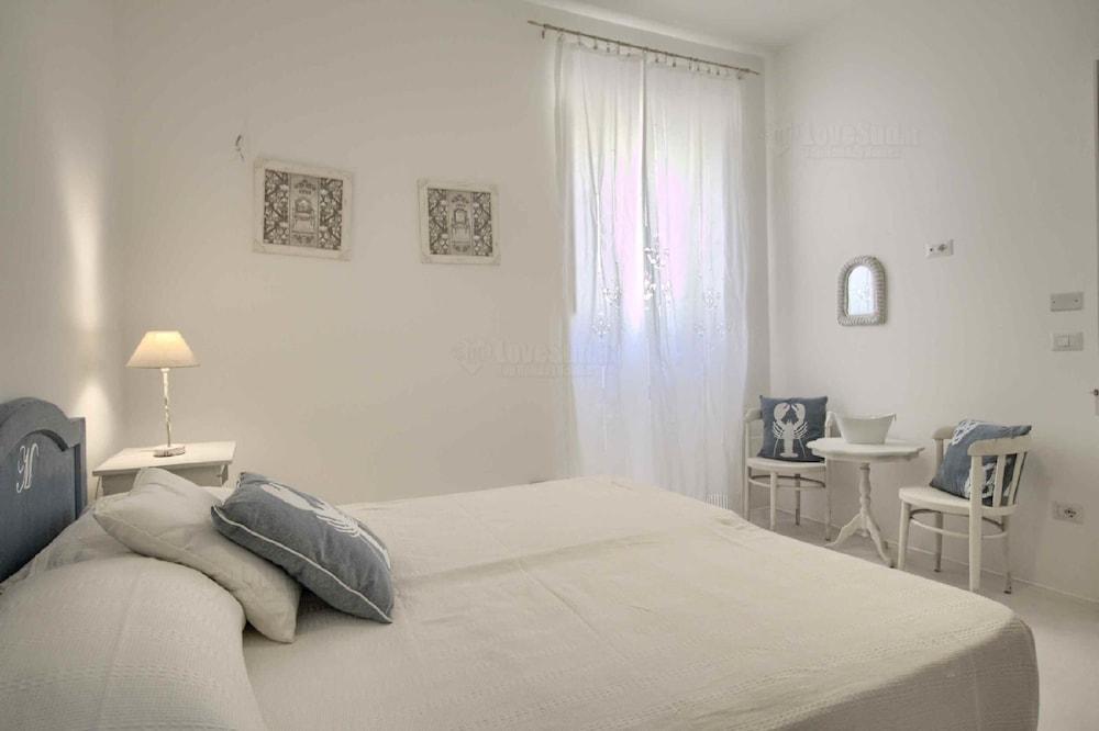 Deluxe Tangerine Court