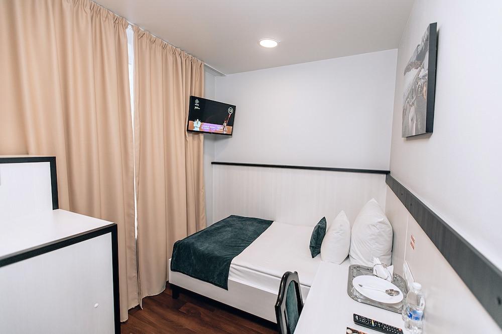 Red Fox Hotel in the center