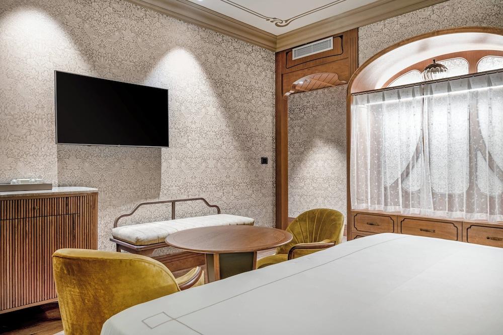 Palacio Santa Clara, Autograph Collection