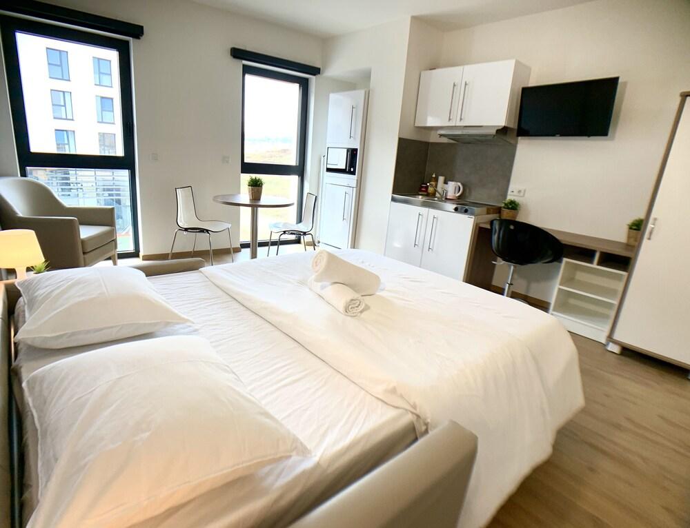 Cozy Studio, Open Space, Business & Leisure