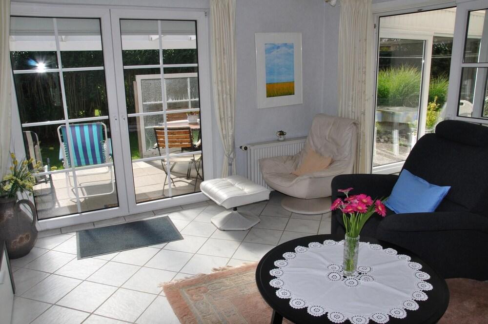 Friesenhaus Maren, Strandflieder