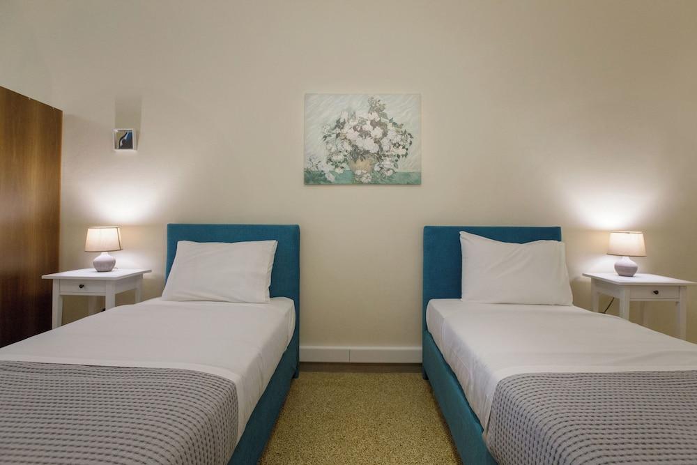 Central apartment on pedestrian street