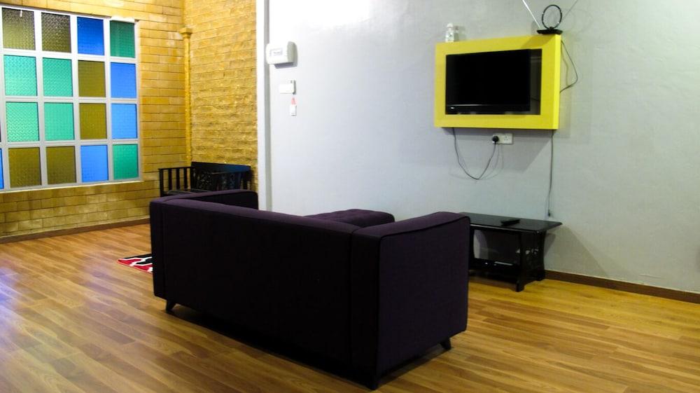 Multaqa Suite & Residence