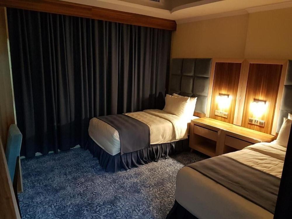 Swiss blue serviced apartments (Alzahra)