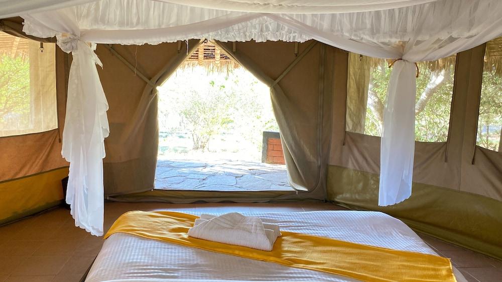 Explore Nature Mara Lodge