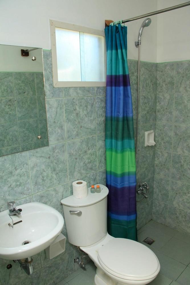 Elizabeth's Hideaway Hotel & Restaurant