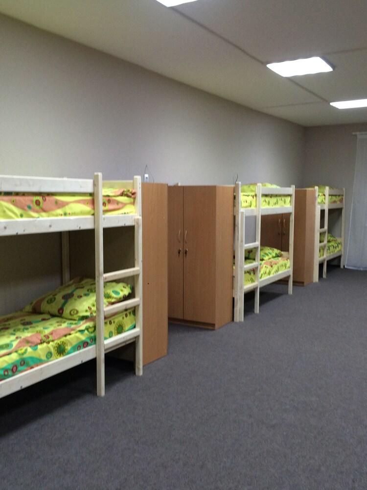 Hostel Happy House on Kholmogorova