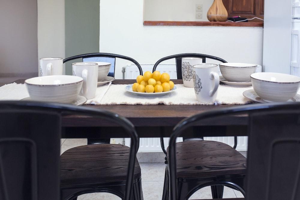 Sun-splashed Skyline Apt