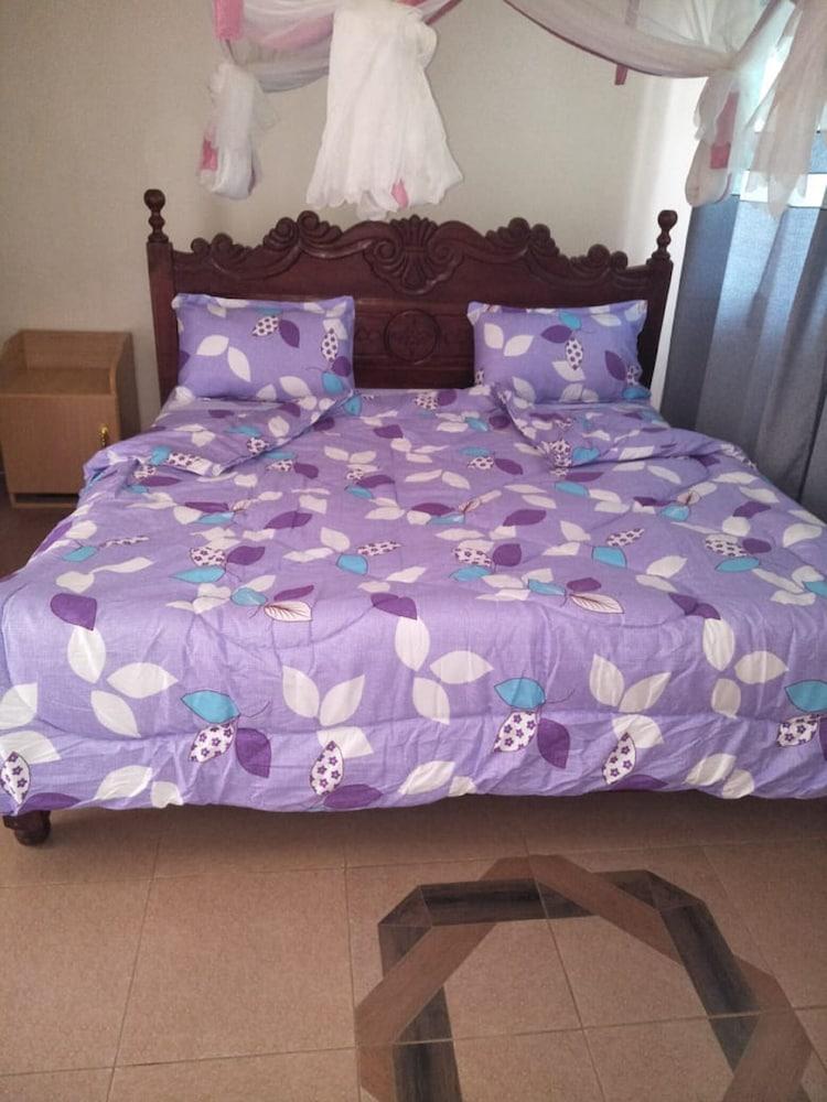 Jolly Accommodation Centre