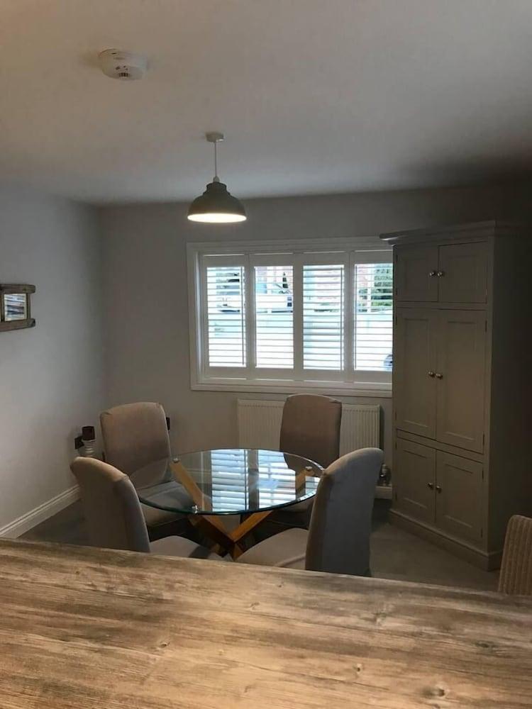 High Specification Coach House, Ebford