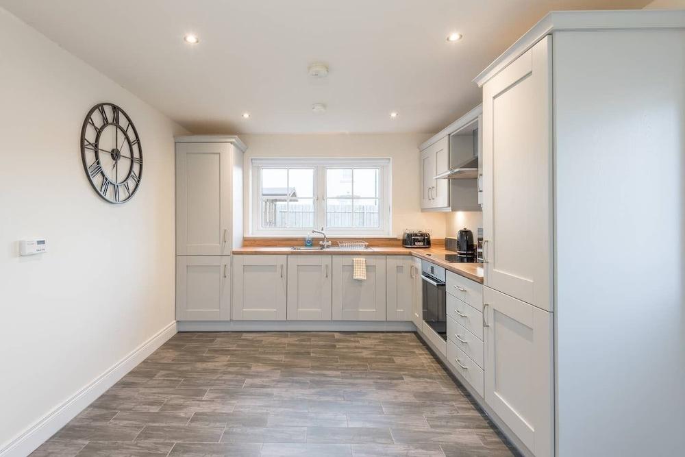 Stylish & Modern 3 Bedroom Home