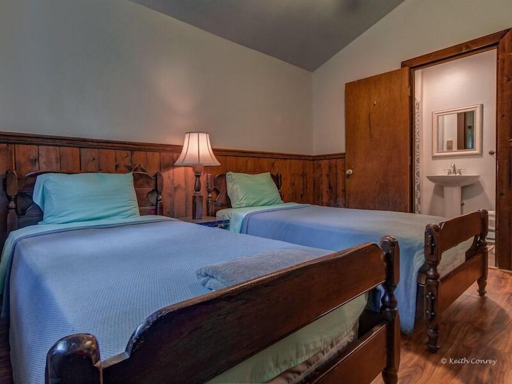 Magnolia Streamside Resort