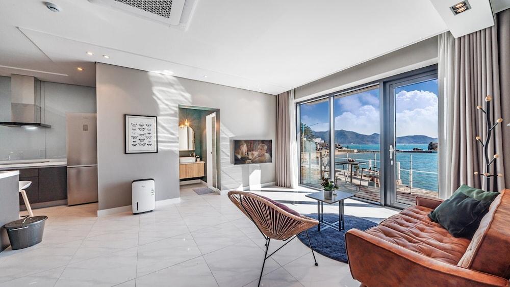 Namhae Lounge 32 Resort A