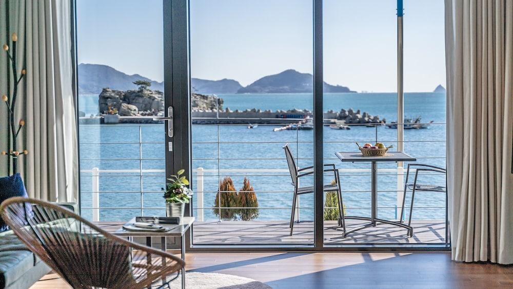 Namhae Lounge 32 Resort B