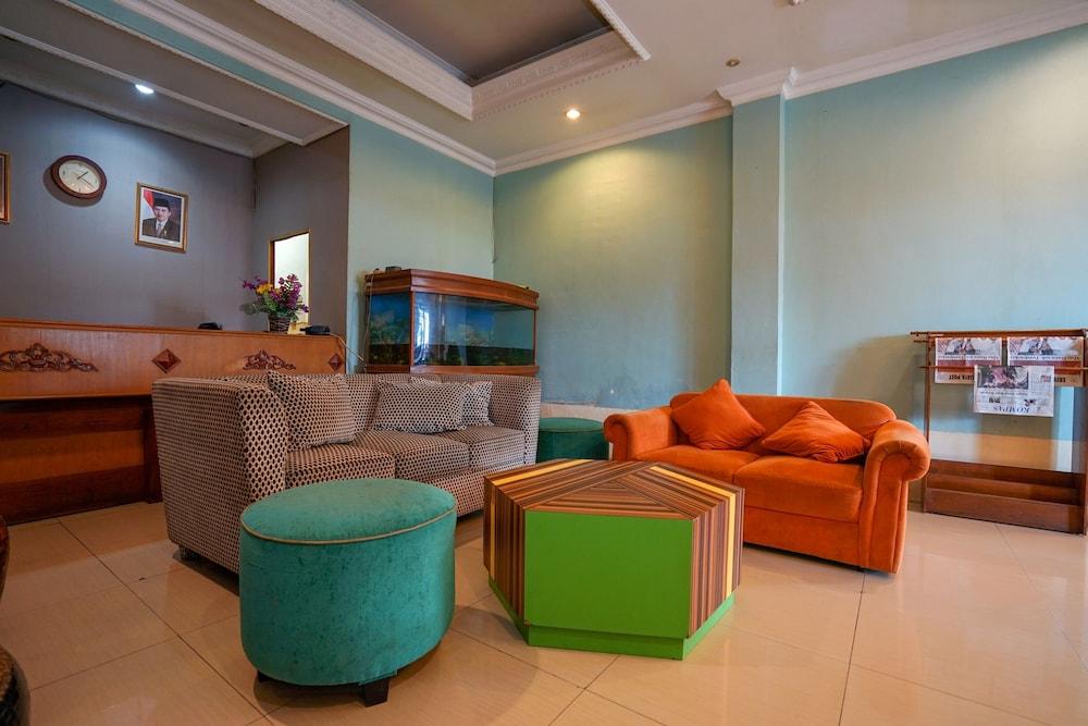 OYO 1273 Hotel Belvena