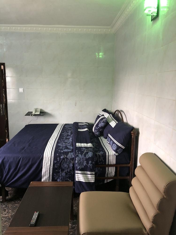 5 Point Hotel and Event Centre