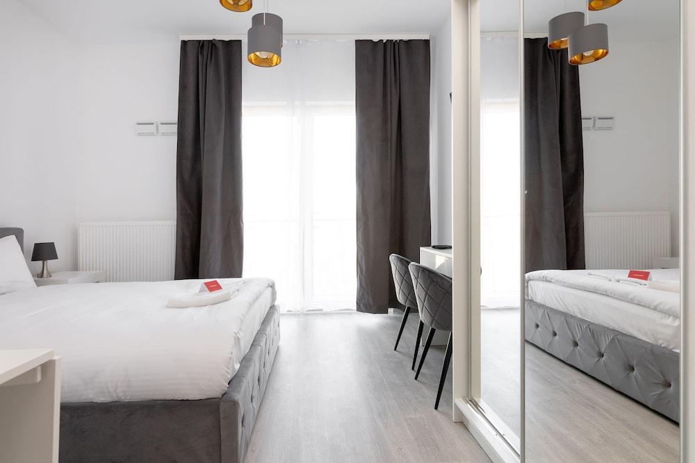 Wola Chic Grey Studio