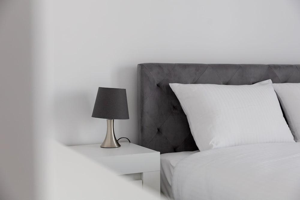 Wola Chic Grey Studio