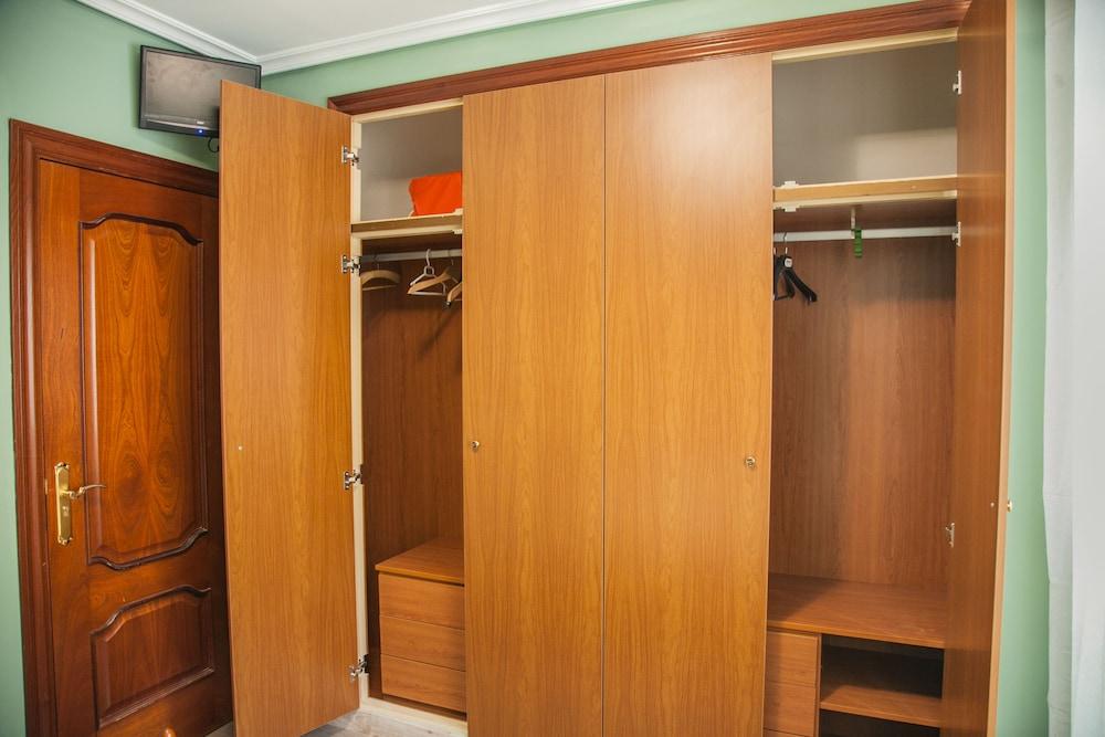 Pensión Parque Del Ebro - Adults Only