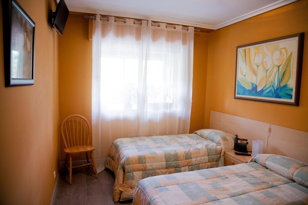 Pensión Parque Del Ebro - Adults Only