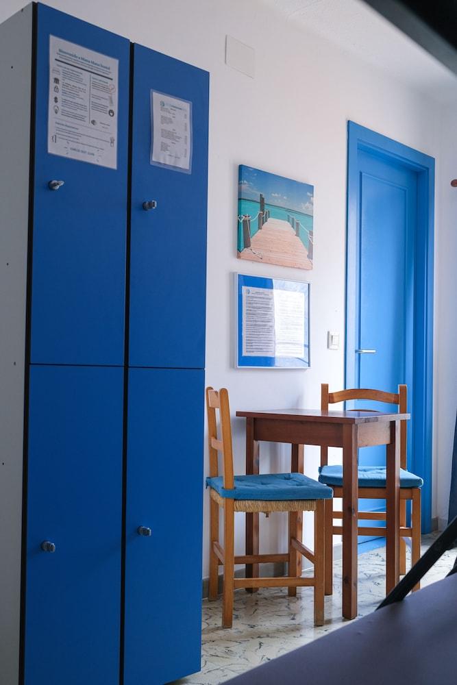 Mana Mana Youth Hostel