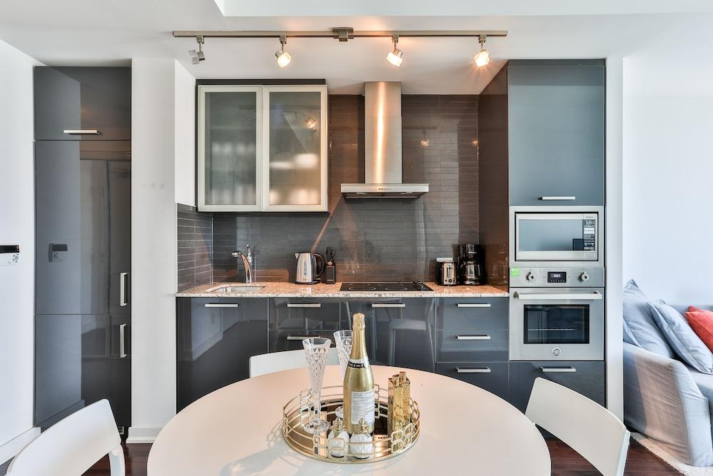 Brilliant High-Rise 2 Bed and Parking