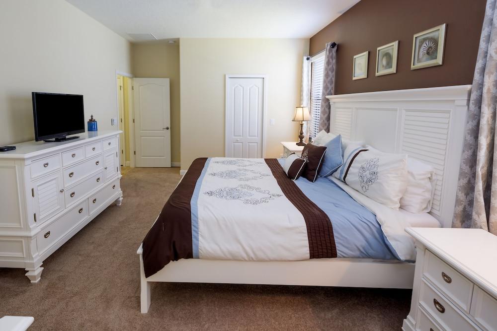 Sunrise Station by VillaDirect