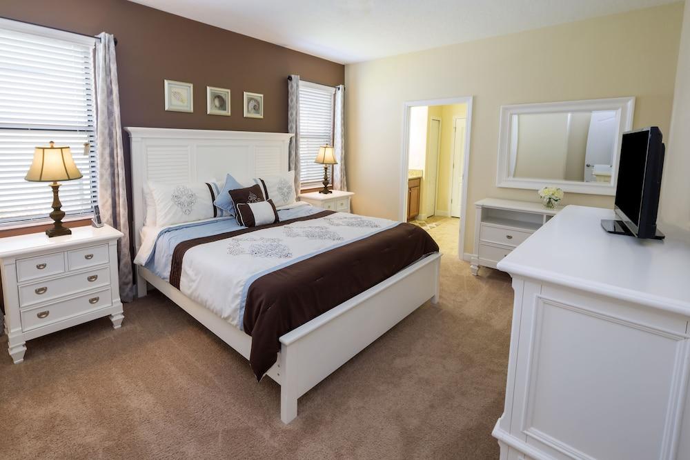 Sunrise Station by VillaDirect