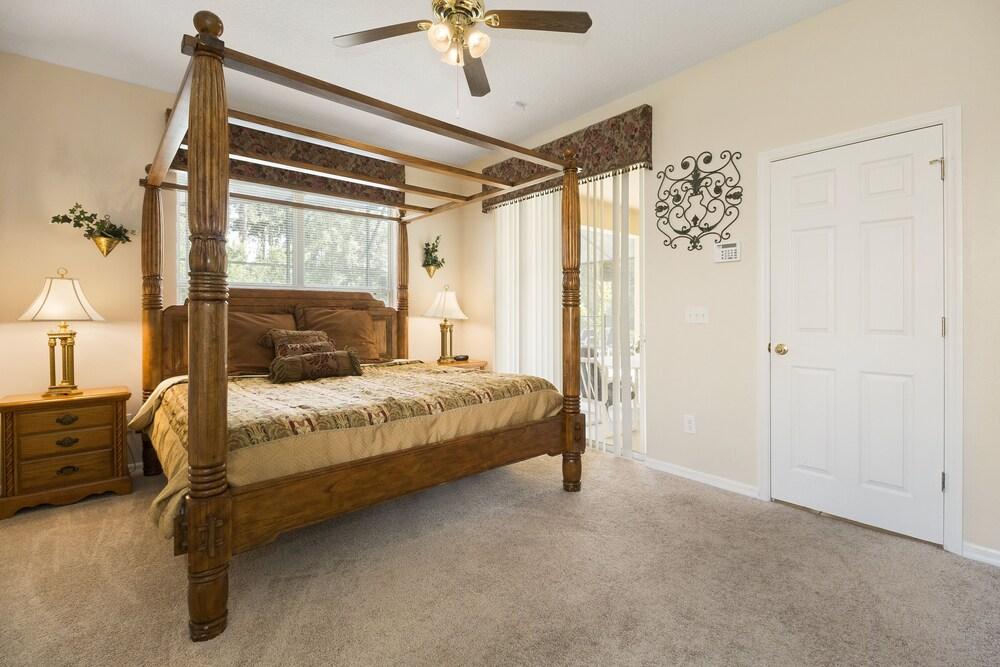 Mickeys Magic House by VillaDirect