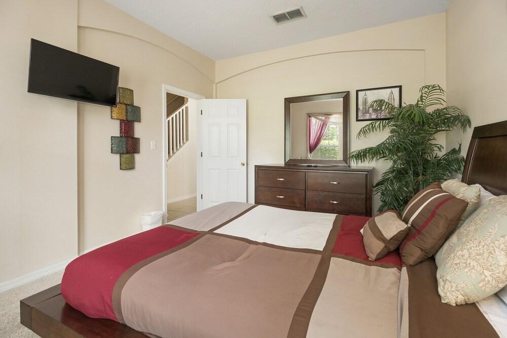 Mickeys Magic House by VillaDirect