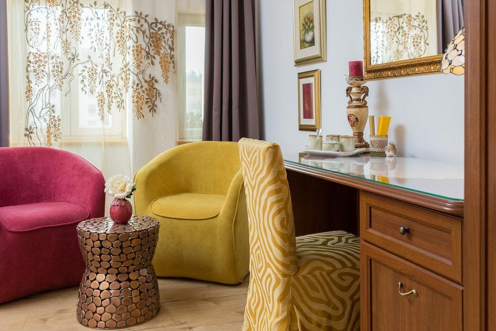 Romantic Luxury Rooms