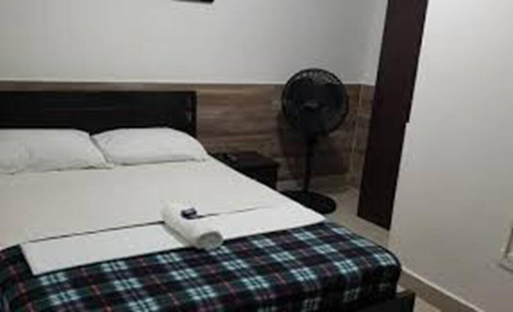 Aparta Hotel Calasanz Home