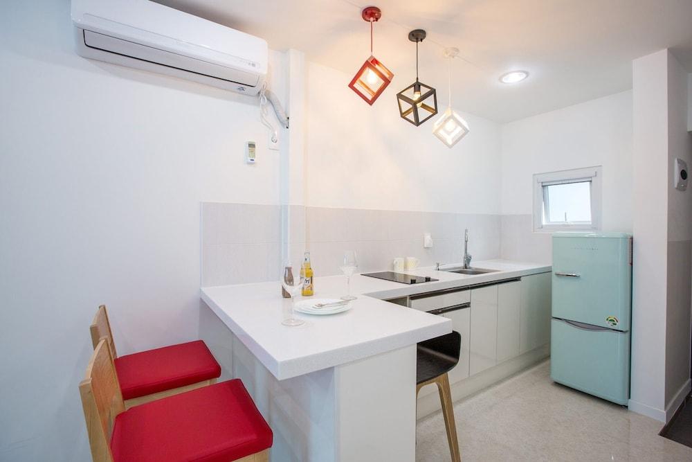 Geoje Star Marine Pool Villa Pension - F