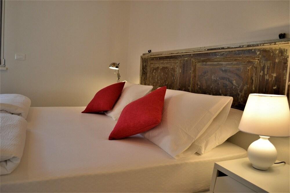 La Gazza Ladra Apartments