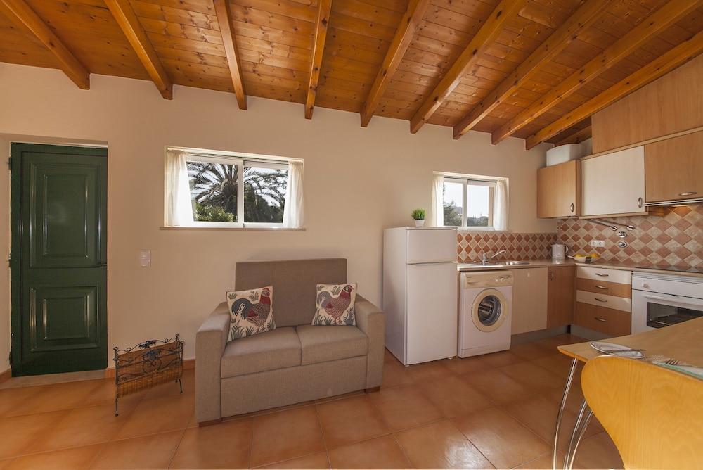 A14 - Cozy Torraltinha Apartment