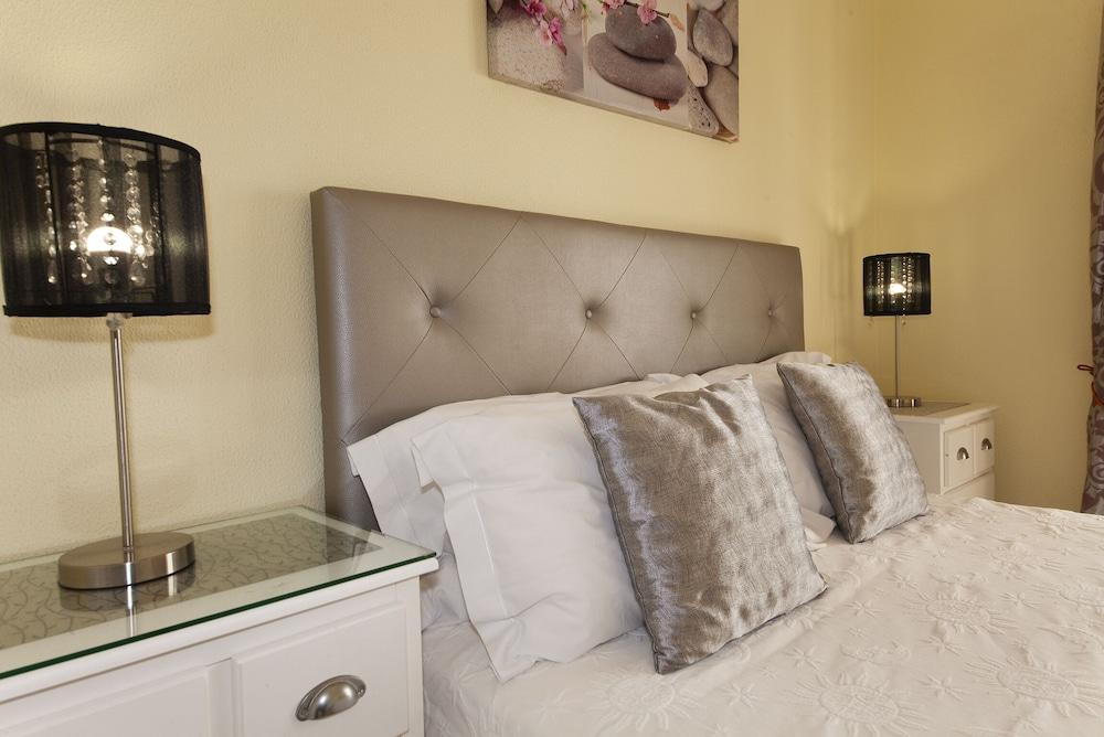 B17 - The Stunning Seaview Apartment