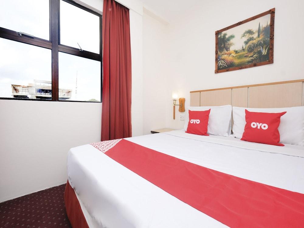 OYO 89968 Sri Sutra Hotel