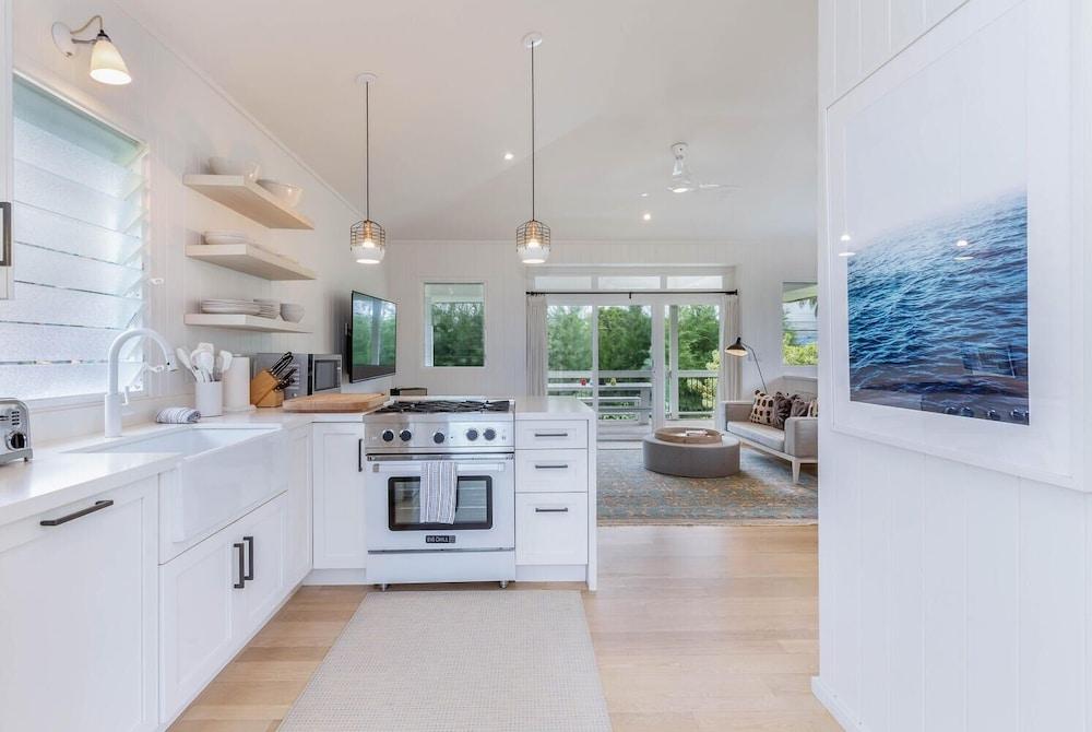 Hanalei Beachfront 2 Bedroom Home by RedAwning