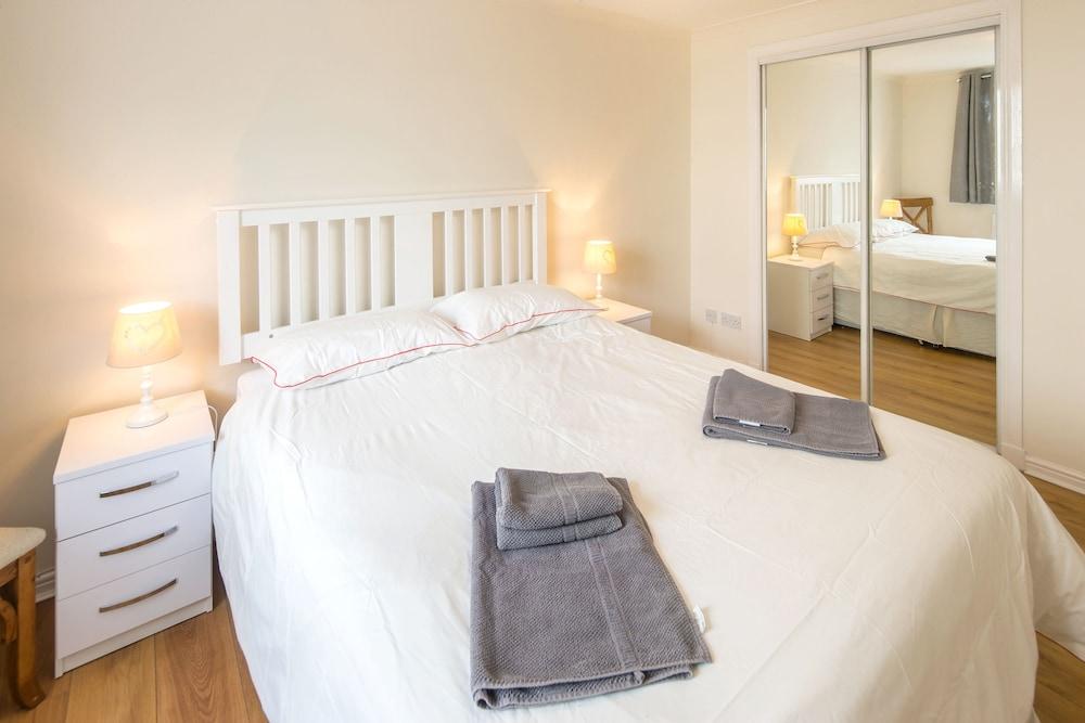 Stunning Shore Apartment with Balcony