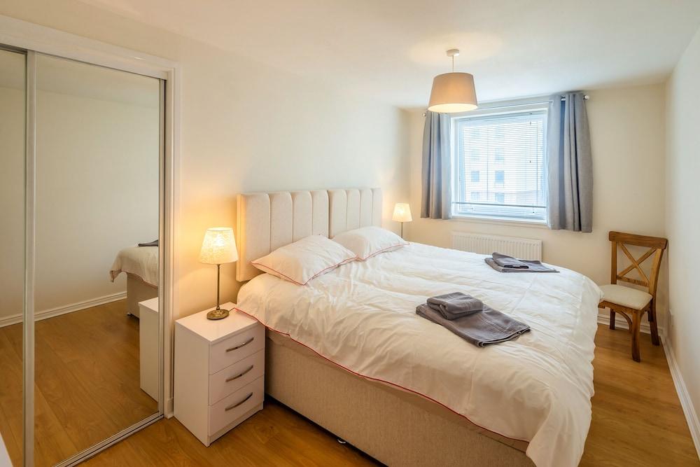 Stunning Shore Apartment with Balcony