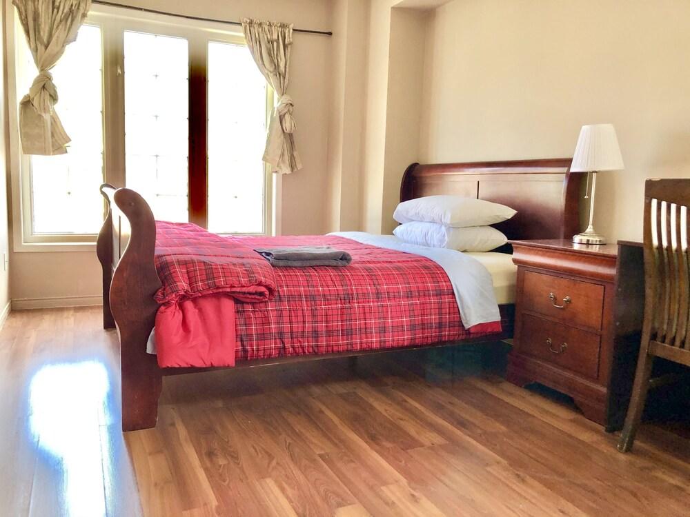 Room around York University Subway