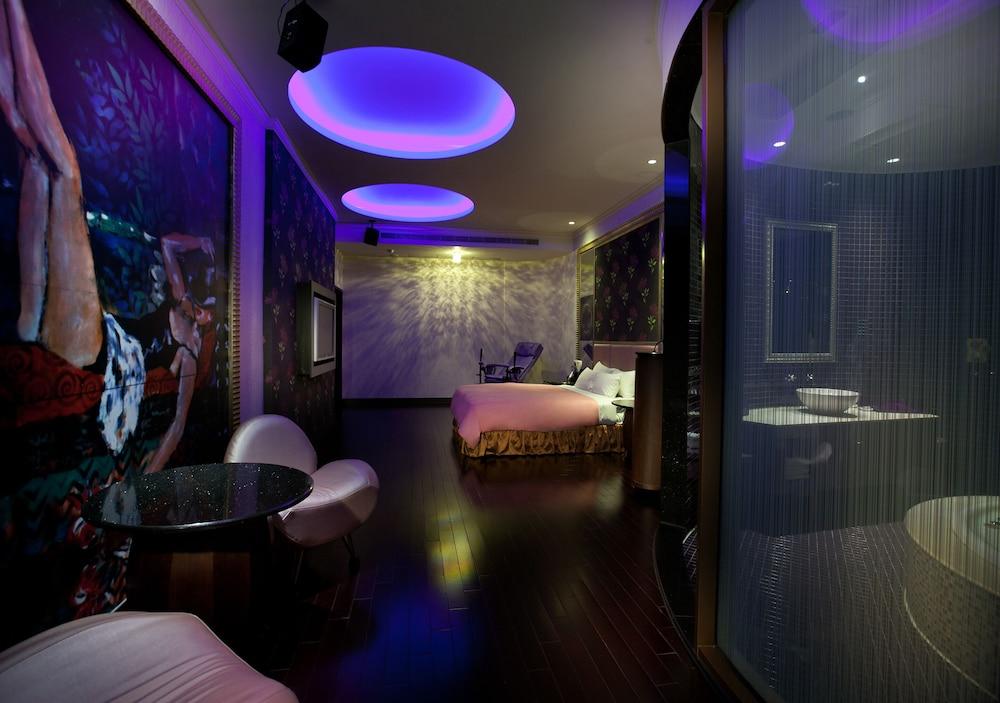 Royal Group Motel Ming Chen Branch