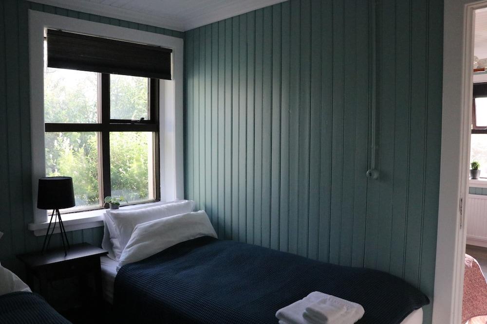 Prestshús 2 Guesthouse