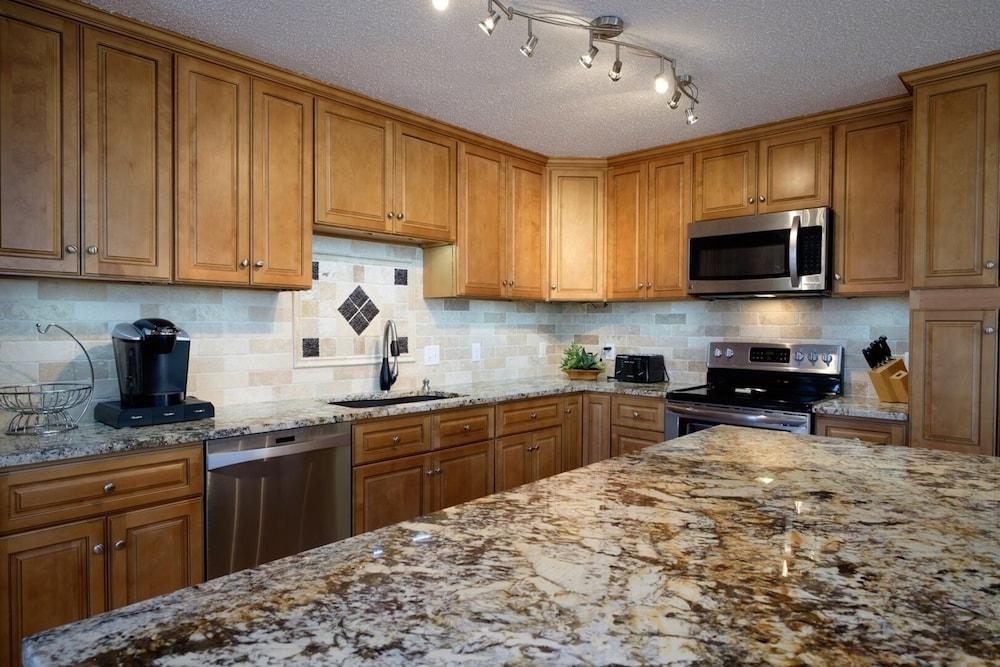 1 Step Closer 2 Bedroom Villa by RedAwning